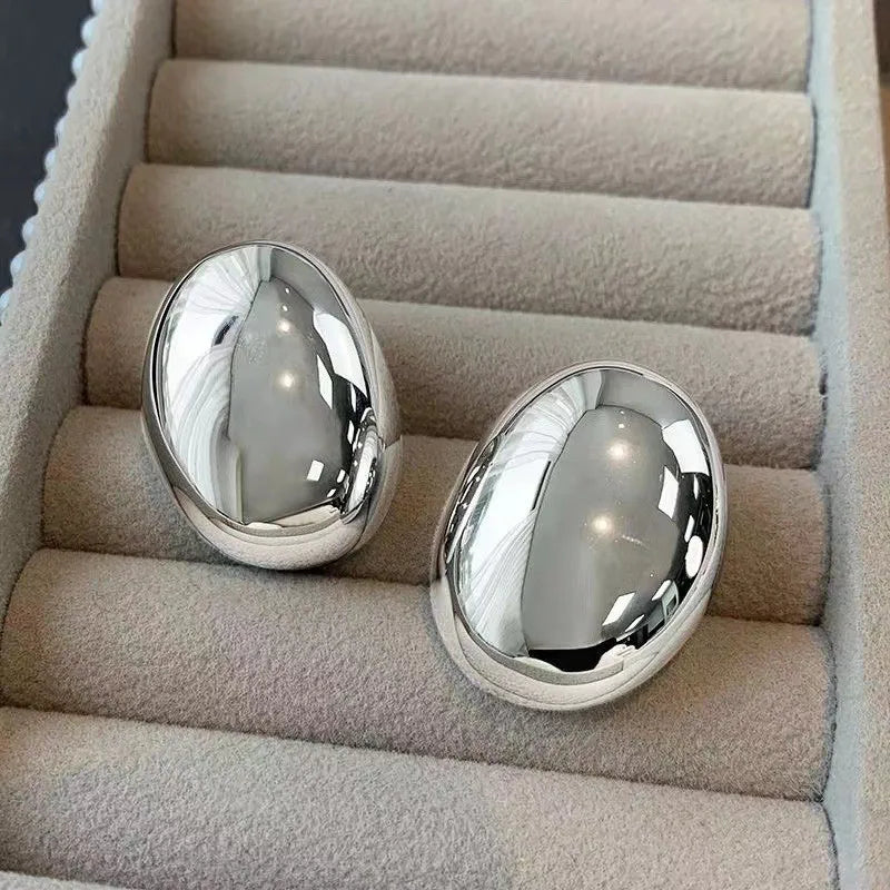 LUXURY OVAL EARRING